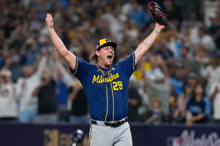 Brewers hold off Rays to win first World Series